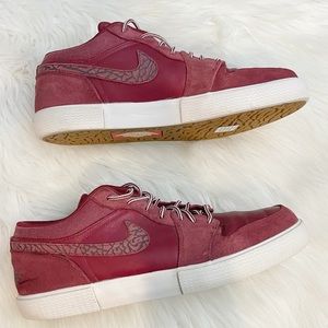 AIR JORDAN V.1 Retro Red Sneakers 10